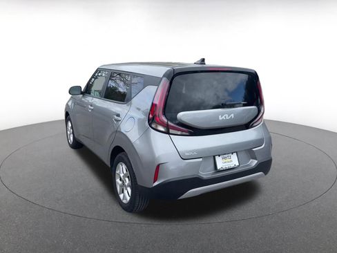 Used 2025 Kia Soul LX w/ LX Technology Package FWD image 11
