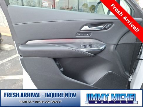 Used 2024 Cadillac XT4 Premium Luxury image 2