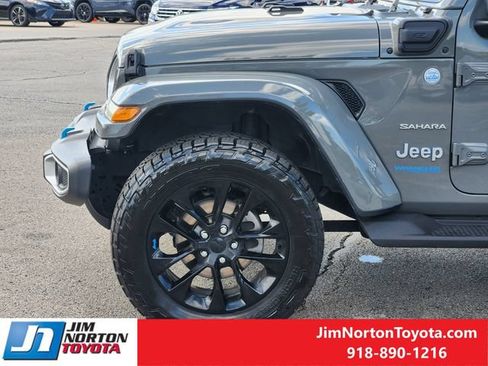Used 2022 Jeep Wrangler Unlimited Sahara AWD/4WD image 8