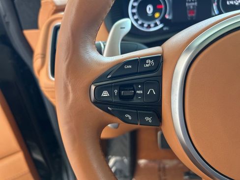 Used 2023 Aston Martin DBX image 50