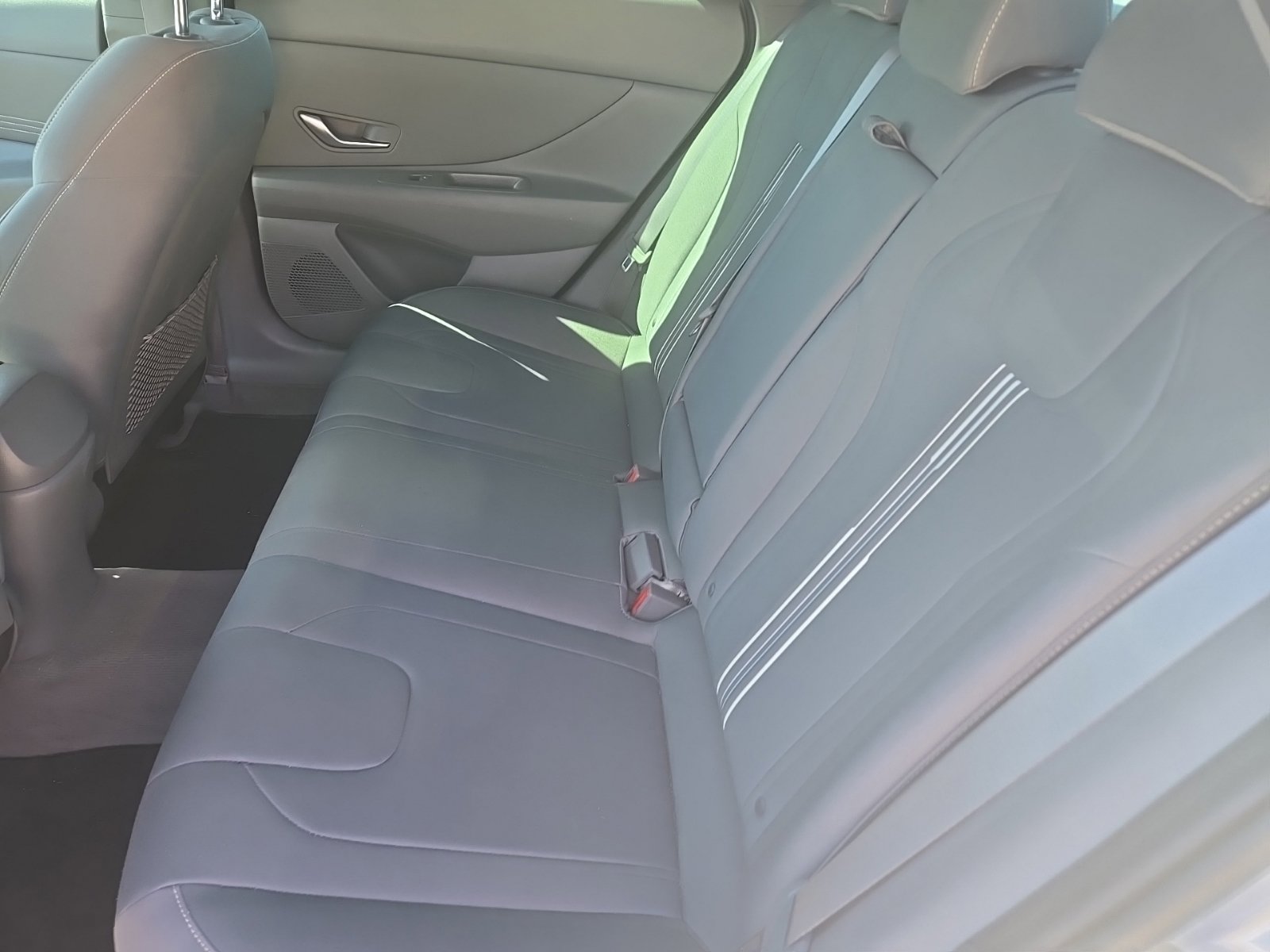 Used 2021 Hyundai Elantra SEL w/ Convenience + Premium Package FWD image 10