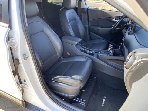 Used 2023 Hyundai Kona Limited image 19