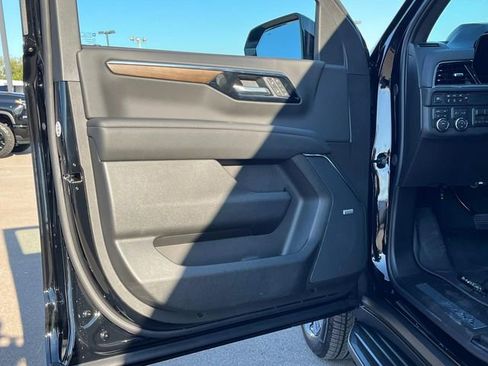 New 2026 Chevrolet Suburban High Country w/ Sun And Tow Package image 25