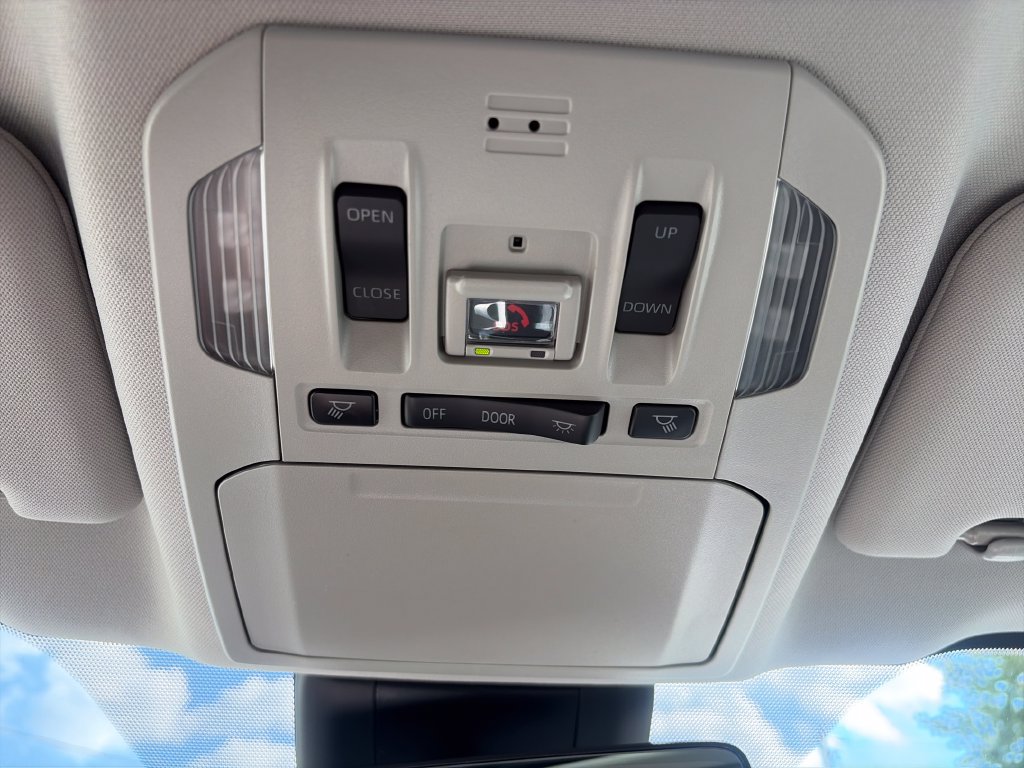 Used 2023 Toyota Highlander XLE AWD/4WD image 36