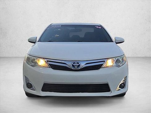 Used 2014 Toyota Camry XLE w/ Leather Package FWD image 2