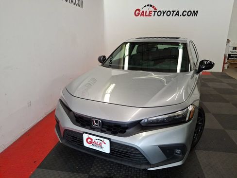 Used 2022 Honda Civic Sport Touring image 3