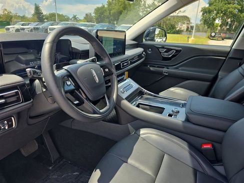 New 2025 Lincoln Aviator 2WD w/ Equipment Group 101A image 18