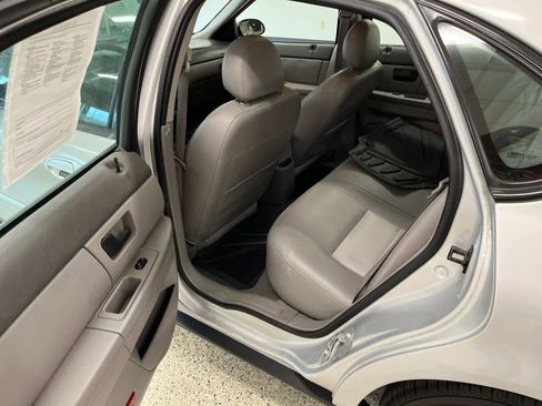 Used 2007 Ford Taurus SEL image 11