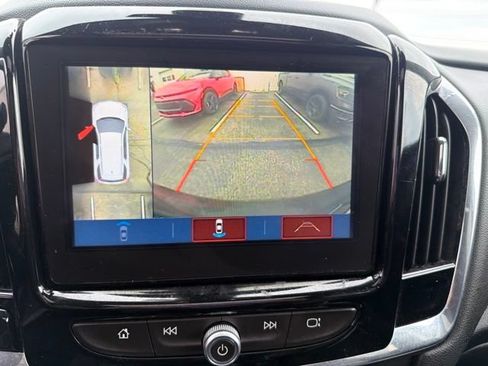Used 2018 Chevrolet Traverse LT FWD image 13