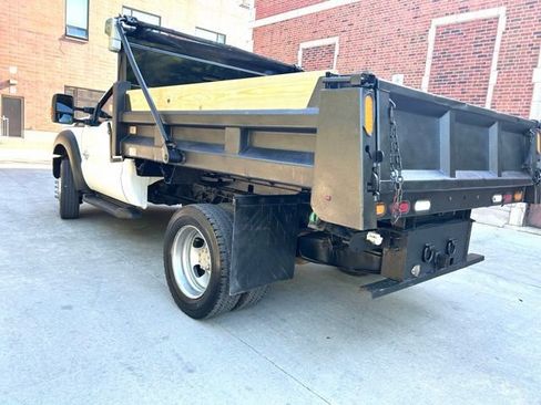 Used 2016 Ford F550 2WD Regular Cab Super Duty image 3