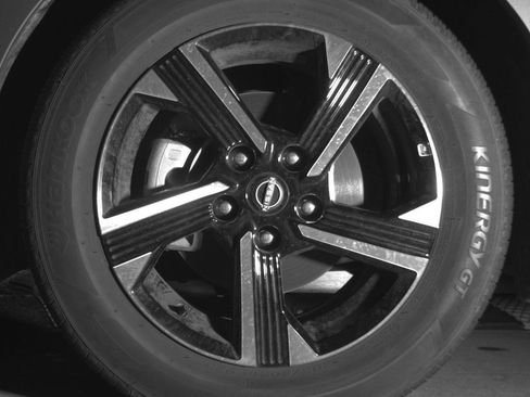 Used 2025 Nissan Sentra SV FWD image 12