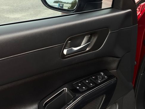 Used 2022 Nissan Pathfinder SV FWD image 13