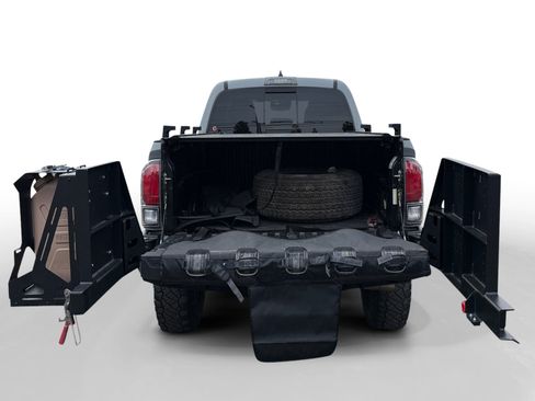 Used 2021 Toyota Tacoma TRD Off-Road image 17