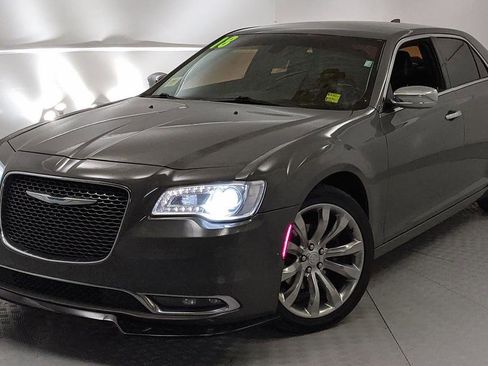 Used 2018 Chrysler 300 Limited image 6