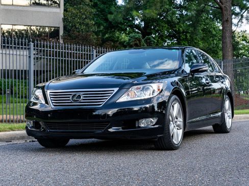 Used 2012 Lexus LS 460 w/ Comfort Pkg RWD image 2
