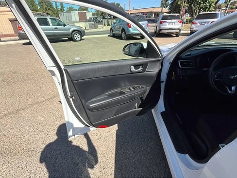Used 2017 Kia Optima LX FWD image 9