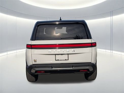 Used 2023 Rivian R1S Adventure image 6