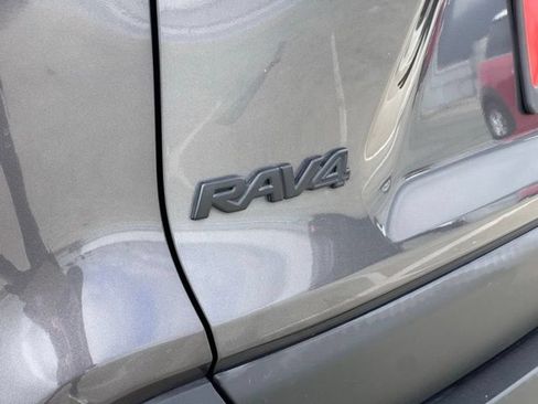 Used 2022 Toyota RAV4 LE w/ Carpet Mat Package (TMS) AWD/4WD image 27