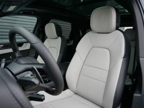 New 2026 Porsche Cayenne image 5