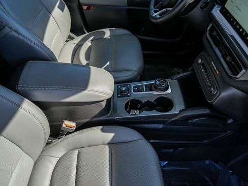 Used 2025 Ford Bronco Sport Badlands image 15