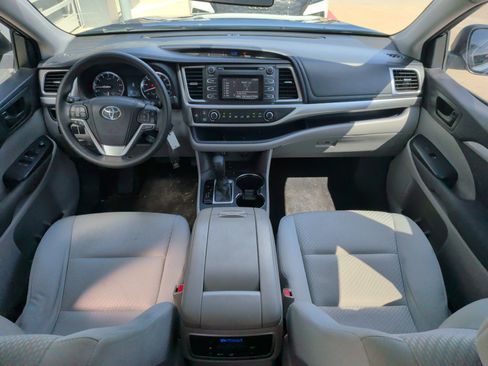 Used 2015 Toyota Highlander LE FWD image 26