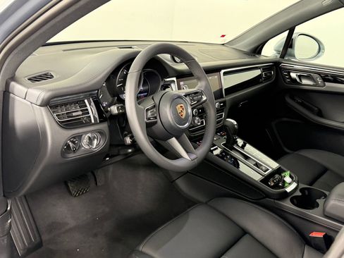 New 2026 Porsche Macan image 4