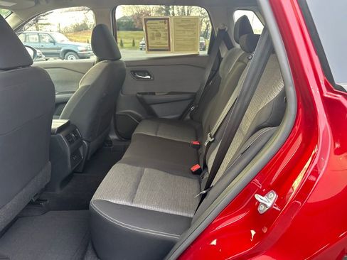 Used 2023 Nissan Rogue SV image 16