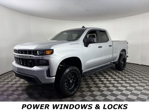 Used 2019 Chevrolet Silverado 1500 Custom w/ Custom Value Package image 3