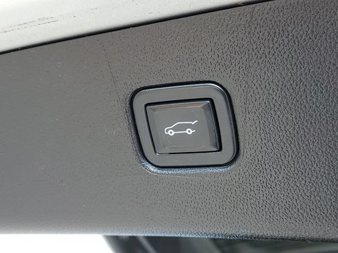 Used 2020 Chevrolet Blazer LT FWD image 32