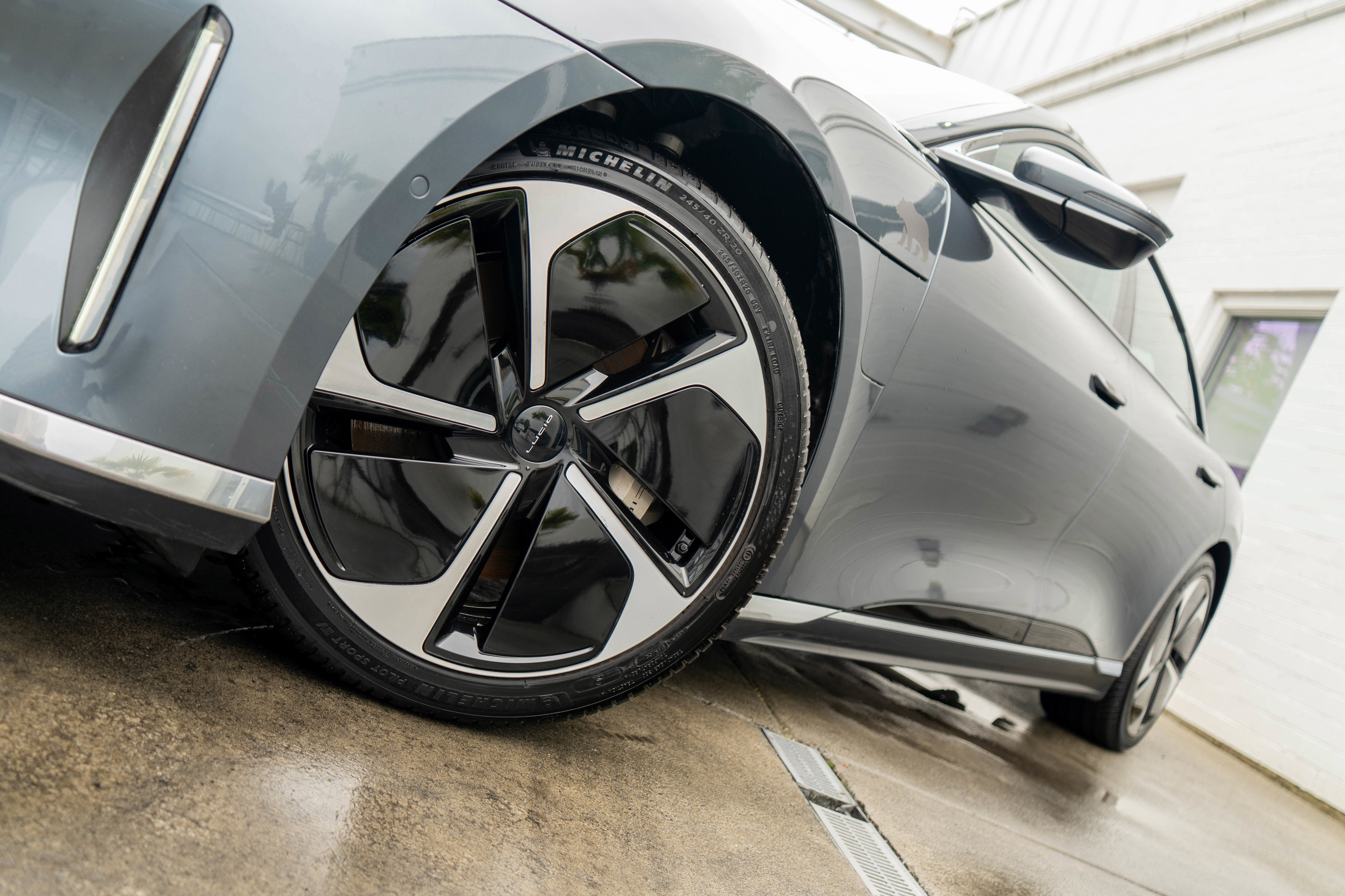 Used 2024 Lucid Air Touring AWD/4WD image 4