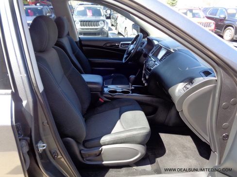 Used 2019 Nissan Pathfinder S image 20