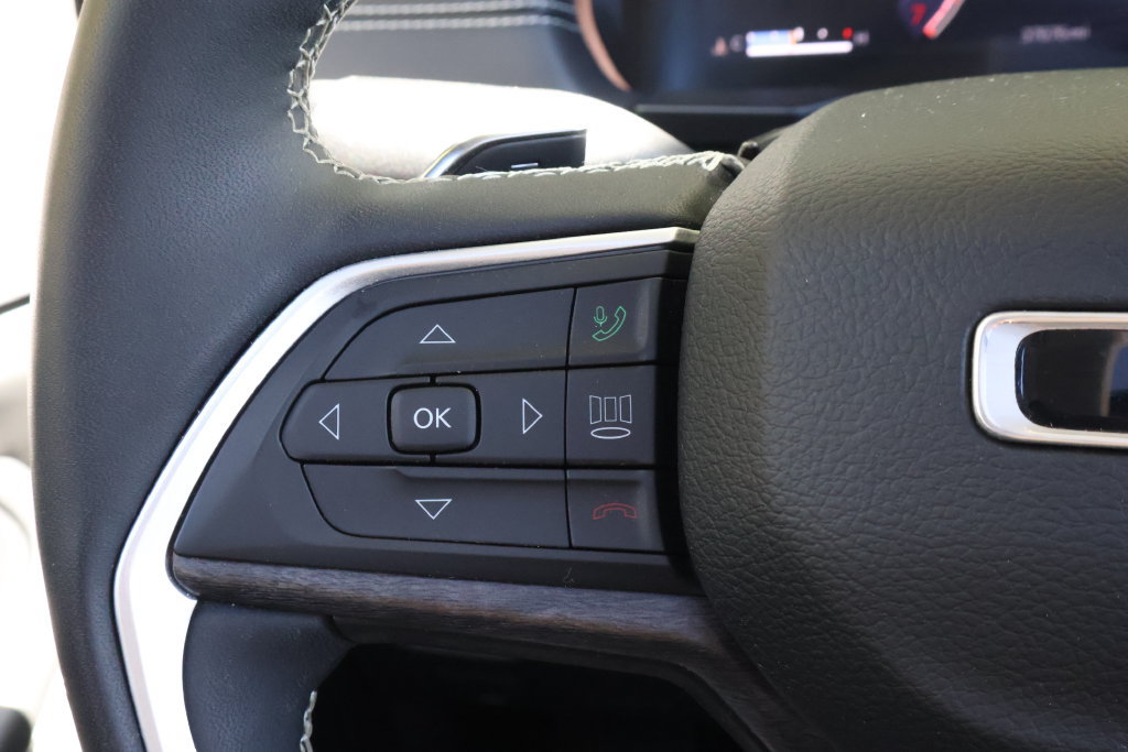 Used 2023 Jeep Grand Cherokee L Limited AWD/4WD image 27