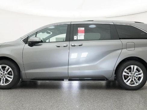 New 2026 Toyota Sienna Limited FWD image 19