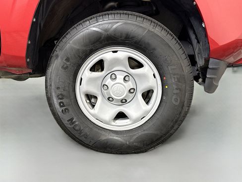 Used 2019 Toyota Tacoma SR5 RWD image 31