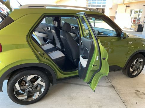 Certified 2024 Hyundai Venue SEL image 15