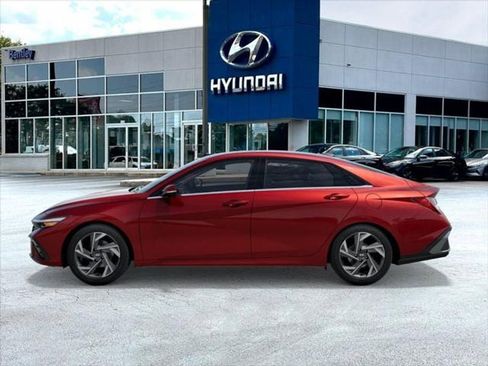 New 2025 Hyundai Elantra Limited image 3
