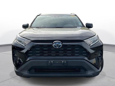 Used 2021 Toyota RAV4 XLE w/ Convenience Package image 3