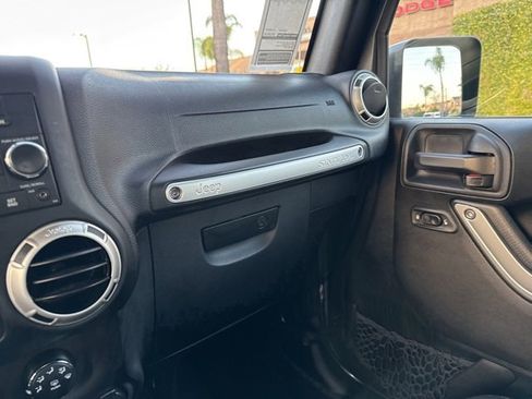 Used 2018 Jeep Wrangler Rubicon w/ Power Convenience Group image 24