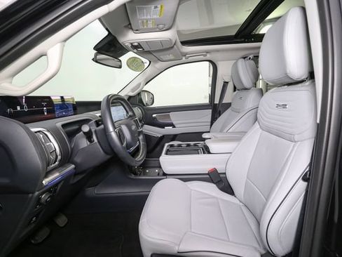 Used 2026 Ford Expedition Max Platinum w/ Platinum Ultimate Package AWD/4WD image 47