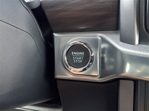 Used 2025 Ford F150 Lariat image 23