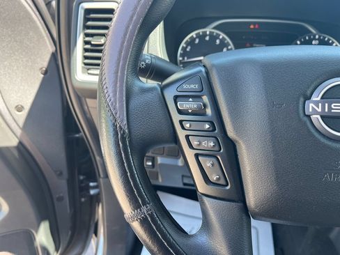 Used 2022 Nissan Frontier SV AWD/4WD image 13