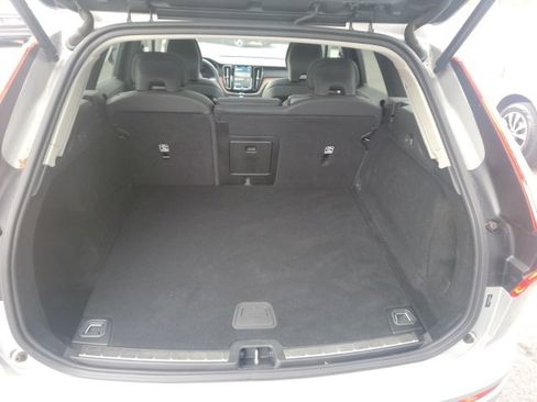 Certified 2024 Volvo XC60 B5 Plus w/ Climate Package image 9