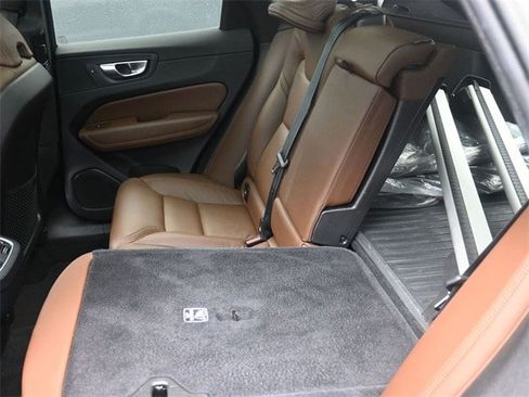 Used 2023 Volvo XC60 B5 Ultimate w/ Protection Package Premier FWD image 22