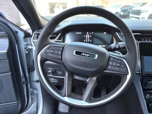New 2025 Jeep Grand Cherokee Limited image 16