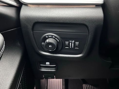 New 2025 Jeep Grand Cherokee Limited w/ Trailer Tow Package image 25