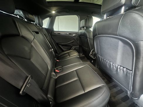 Used 2023 Porsche Macan Turbo image 28