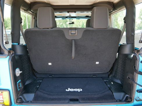 Used 2017 Jeep Wrangler Rubicon w/ Trailer Tow Group AWD/4WD image 18