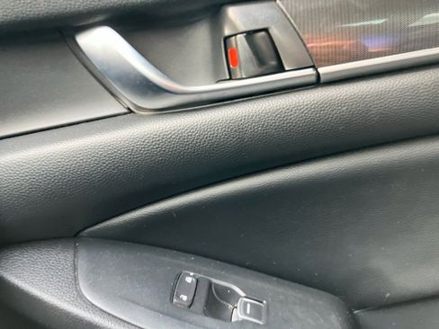 Used 2018 Honda Accord Sport image 35