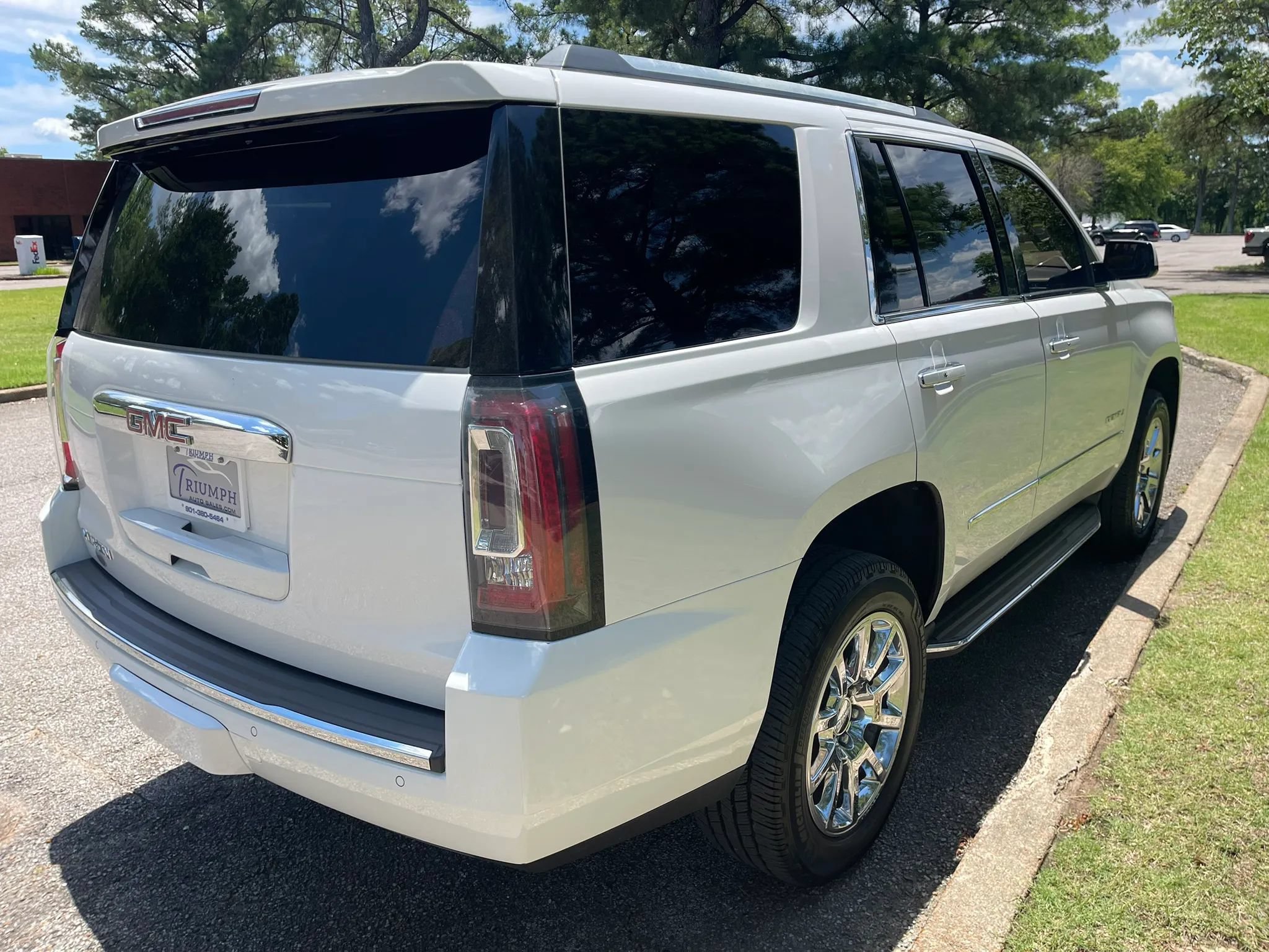 Used 2017 GMC Yukon Denali w/ Open Road Package AWD/4WD image 5