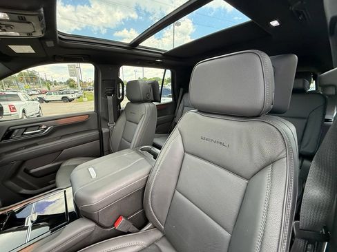 Used 2025 GMC Yukon Denali w/ Denali Reserve Package AWD/4WD image 13